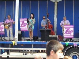 Band! Love me a good band!