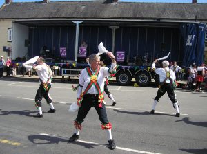 Yes, with hankies, too! I'm loving this!