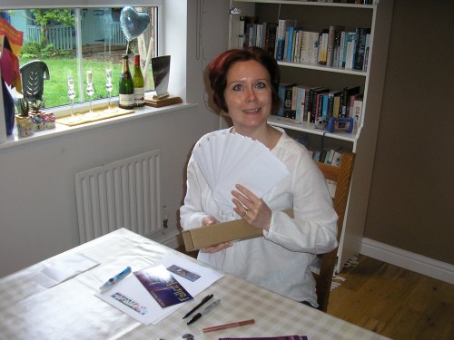 All done! Sending letters-slash-parcels to California, Chile, Texas, Jersey (UK), Canada, Oklahoma, North Carolina, New Jersey, Illinois, Slovenia, Macedonia, Texas again, Portugal, plus Internet-based prizes to California and an unknown state in the US...